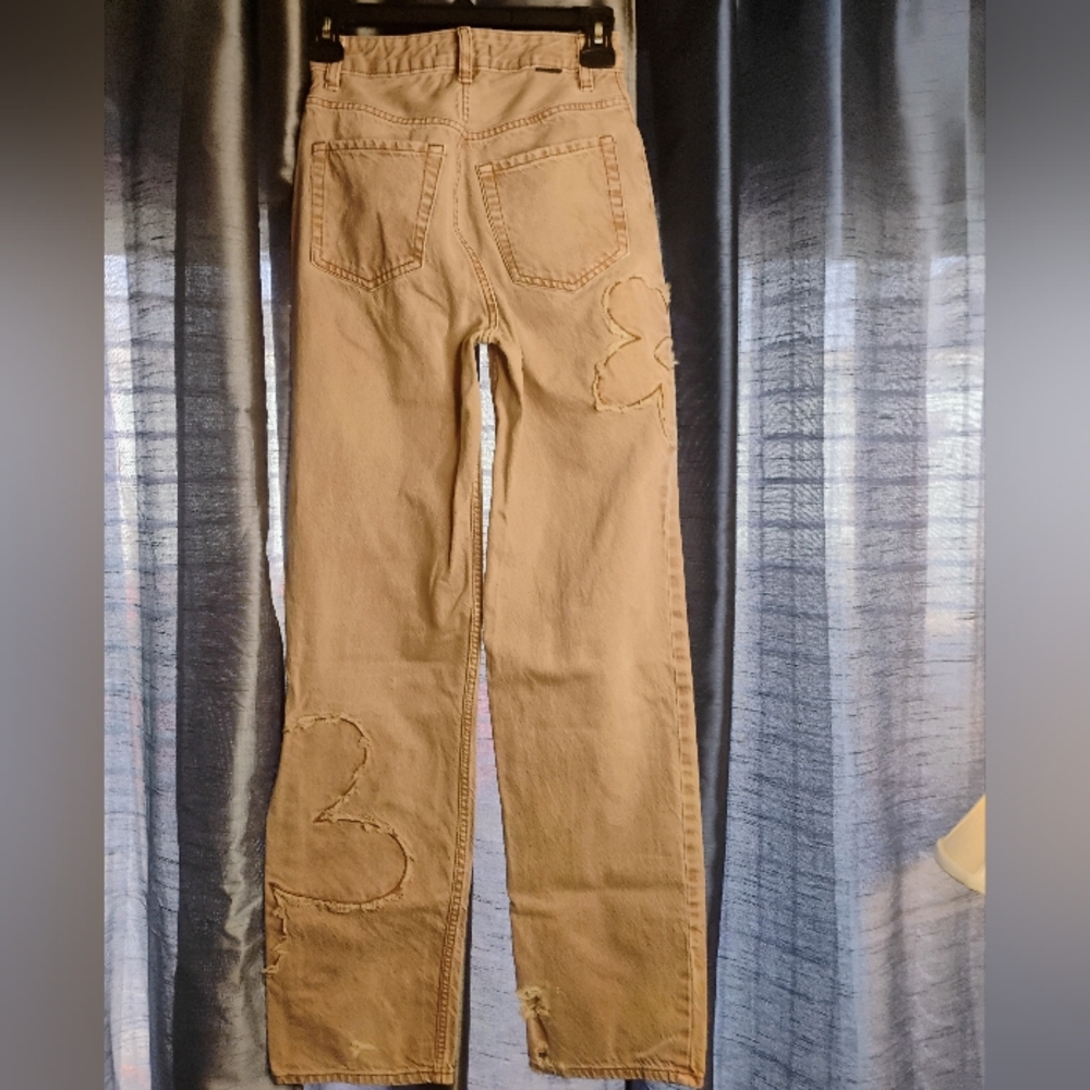 PacSun Distressed Pink Jeans with flower Design - Picture 3 of 8